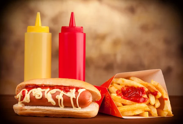 Fresh and tasty hot dog with fried potatoes — Stock Photo, Image
