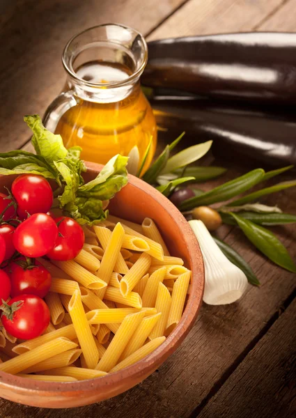 Ingredienser med pasta alla norma — Stockfoto