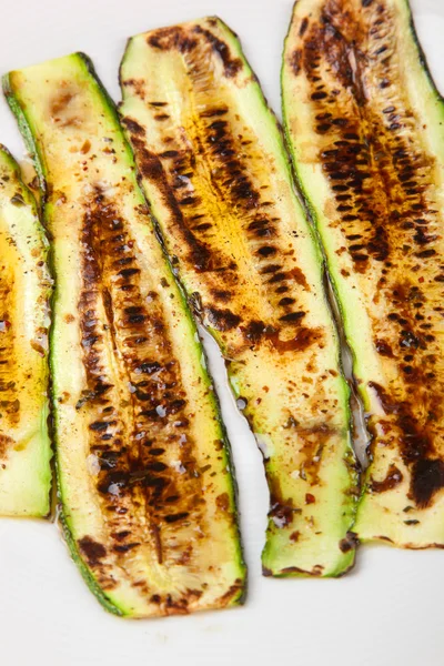 Zucchinis a la parrilla con vinega balsámica —  Fotos de Stock