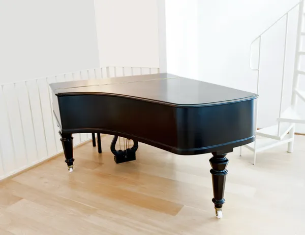 Grote piano — Stockfoto