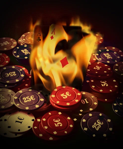 Poker karty hořet v ohni — Stock fotografie