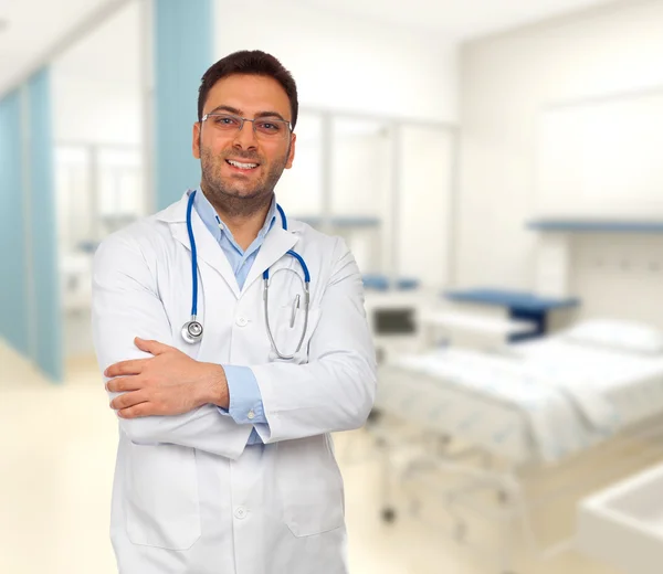 Yakışıklı genç bir doktor — Stok fotoğraf