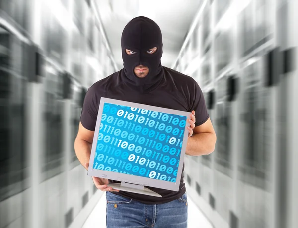 Hacker med balaclava — Stockfoto