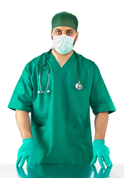 Pohledný mladý chirurg — Stock fotografie