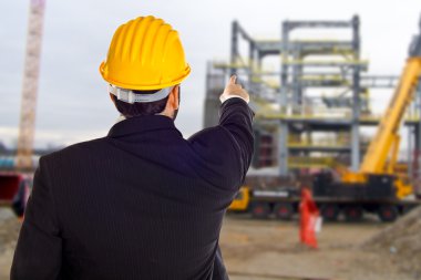 inşaat kask ile işadamı