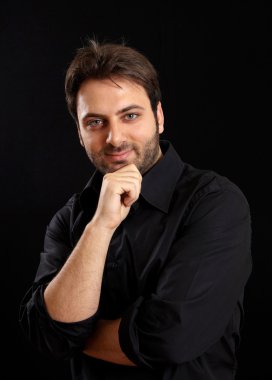 Yakışıklı bir gencin portresi.