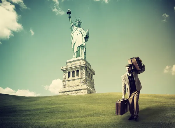 Immigrant with the suitcases — Stock Photo, Image