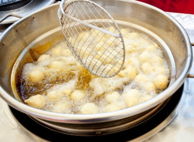 zeppulelle geleneksel Napoliten yiyecek kızarmış ve tuzlu