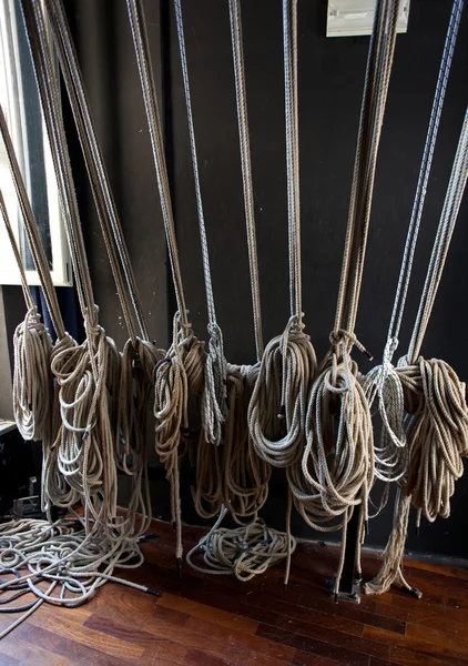 Cables de soporte para las escenas del teatro — Foto de Stock