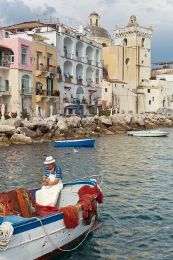 Ischia, İtalya - Ağustos 20: Catch yer tüccarlar için doğrudan satış.