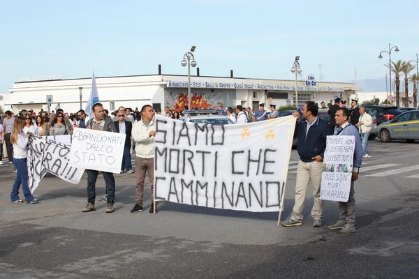 "Marcia per la vita "en Mondragone, Italia. Protesta del pueblo —  Fotos de Stock