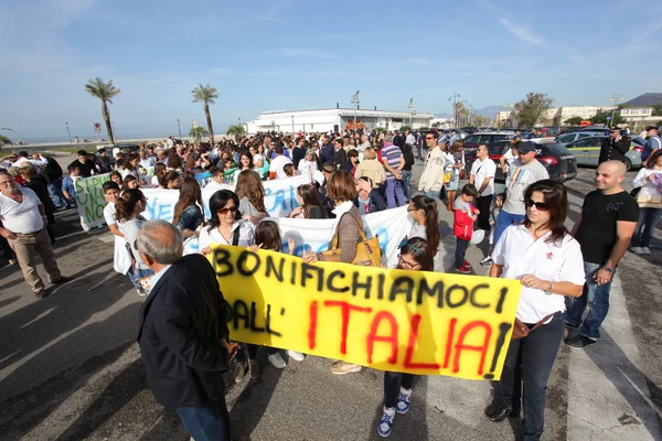 "Марсія за La Віта "в Мондрагоне, Італія. Протест народу — стокове фото