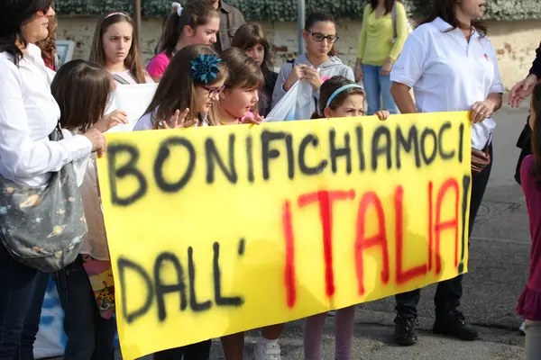 "Marcia per la vita" in Mondragone, Italy. Protest of the people — Stock Photo, Image