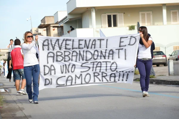 "Marcia per la vita "Mondragone, Olaszország. Tiltakozásul az emberek — Stock Fotó