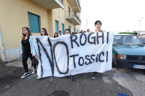 "Marcia per la vita "en Mondragone, Italia. Protesta del pueblo —  Fotos de Stock