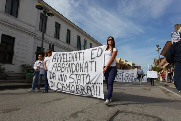"Marcia per La Vita "v Mondragone, Itálie. Protest lidu — Stock fotografie