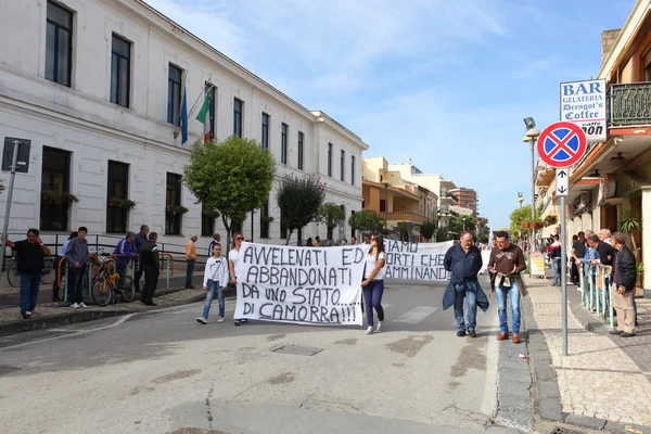 "玛西亚每拉维塔"在蒙德拉贡，意大利。人民的抗议 — 图库照片