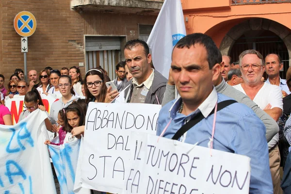 "Marcia per la vita "a Mondragone, Italia. Protesta del popolo — Foto Stock