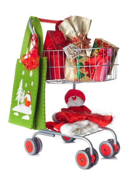 Carrinho de compras cheio de presentes de Natal — Fotografia de Stock