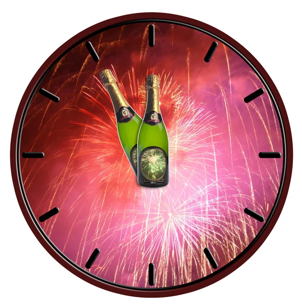 Horloge avec bouteille de champagne en attente de minuit — Photo