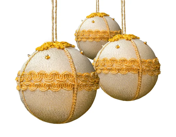 Bolas de Natal caseiro revestido com tecido dourado . — Fotografia de Stock