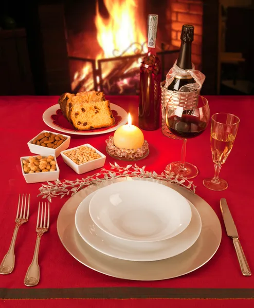 Christmas table near the fireplace, set for a single person. — Stock Photo, Image