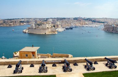 valletta ve pil selamlayan grand harbour.