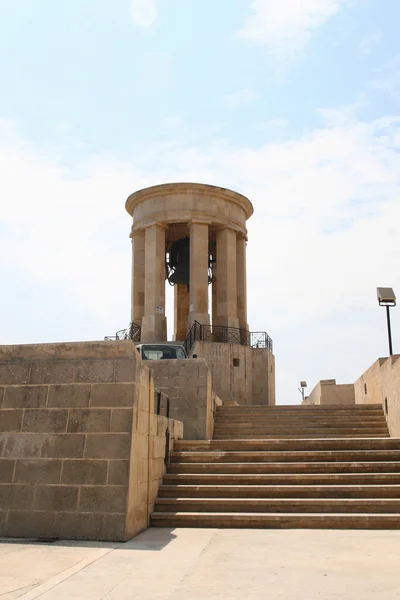 Siege bell memorial in Valletta, Malta. — Stock Photo, Image