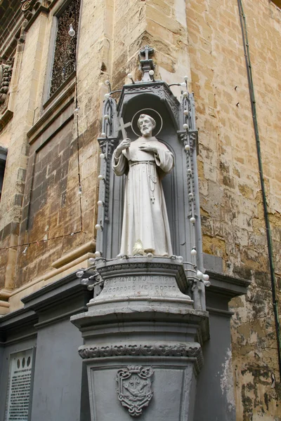 Saint standbeeld, straten van valletta, malta — Stockfoto