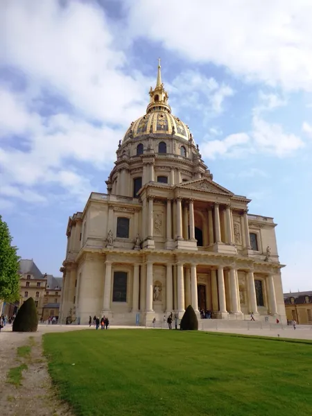 Places in Paris with the famous Eiffel Tower, Montmatre, the Moulin Rouge, monuments and street artist. — Stock Photo, Image