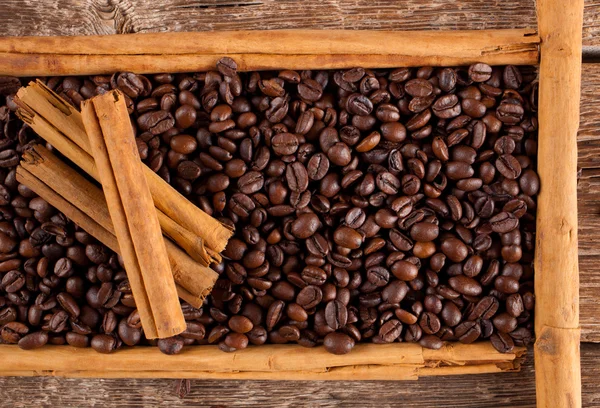 Frame with coffee beans and ceylon cinnamon — Stock Photo, Image