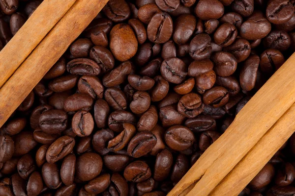 Rahmen mit Kaffeebohnen und Ceylon-Zimt — Stockfoto