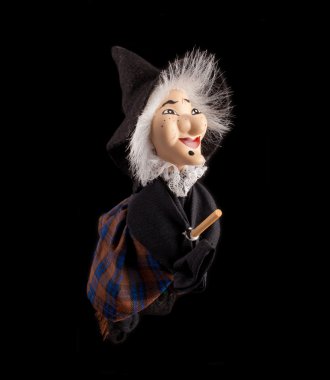 befana, cadı uçan süpürge ile
