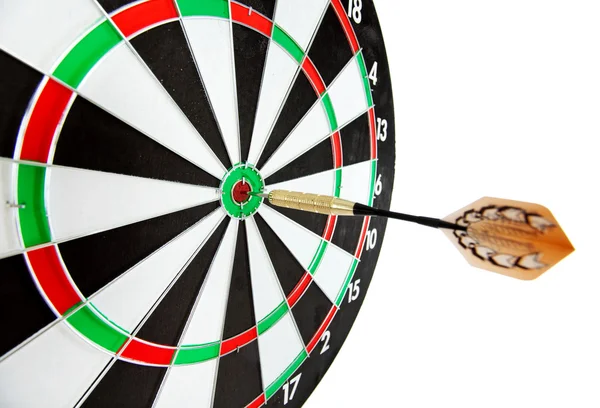 Bulls eye doelstelling met dart — Stockfoto