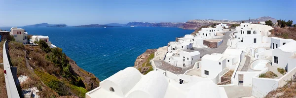 Pohled na obecnou vesnice na ostrově santorini — Stock fotografie