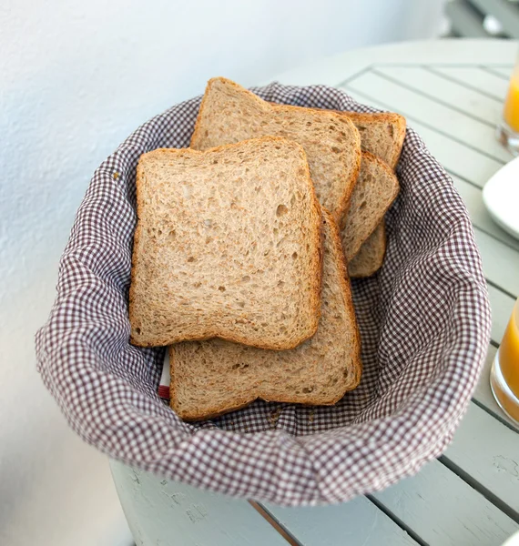 Pane integrale di segale affettato — Foto Stock