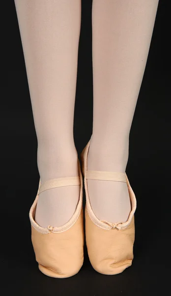 Detail of the feet of a dancer with demi-pointe — Stock Photo, Image