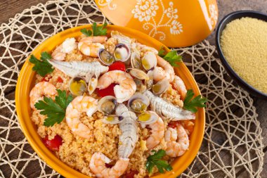 Geleneksel yemeklerin: tajine balık