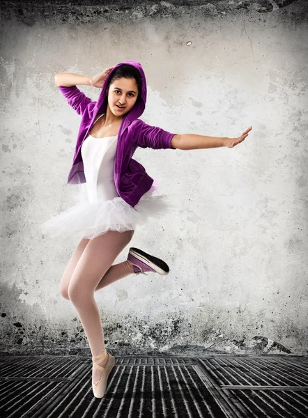 Артистка балета, балетная концепция классического и современного — стоковое фото