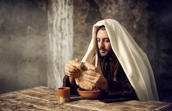 Jesus breaks the bread — Stock Photo, Image