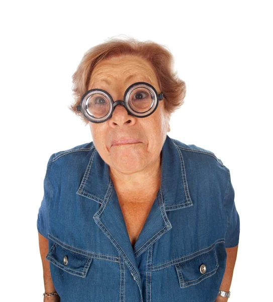 O femeie în vârstă surprinsă cu ochelari amuzanți . — Fotografie, imagine de stoc