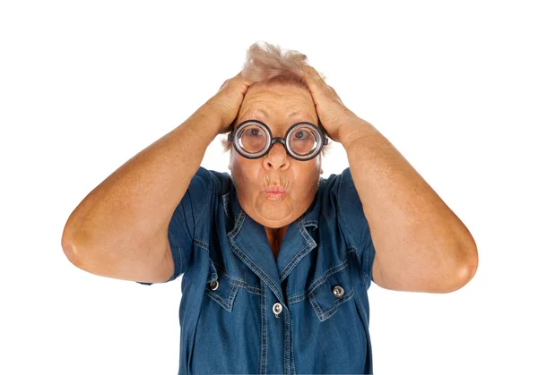 Mujer anciana sorprendida con gafas divertidas . — Foto de Stock