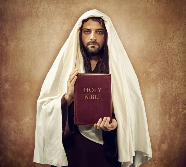 Jesus zeigt die heilige Bibel — Stockfoto