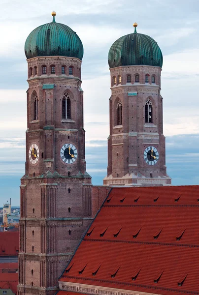 De kerk van onze-lieve (frauenkirche) in München. — Stockfoto