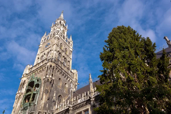 La Marienplatz en Munich con árbol navideño —  Fotos de Stock