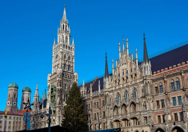 La Marienplatz en Munich con árbol navideño —  Fotos de Stock