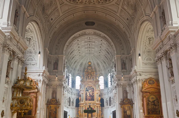 Wnętrze kościoła św Michała w Monachium — Zdjęcie stockowe