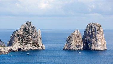 Faraglioni, ünlü dev kayalar, capri Adası