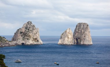 Faraglioni, ünlü dev kayalar, capri Adası