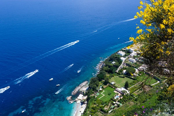 Blick auf die Küste der Insel Capri — Stockfoto